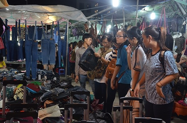 Chợ đêm làng đại học