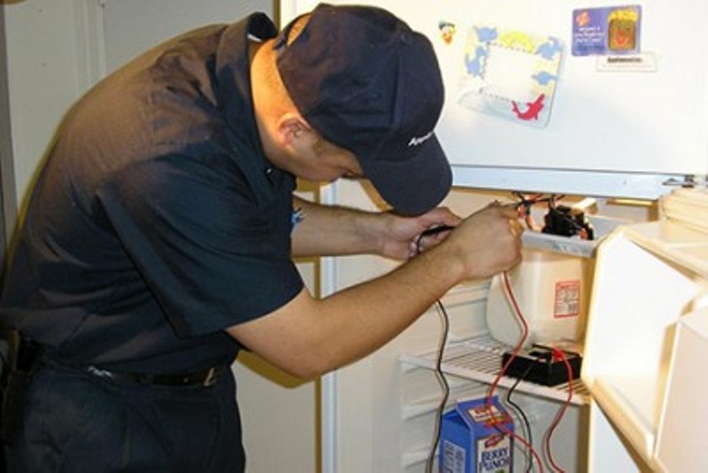 Trung tâm có đội ngũ kỹ sư có chuyên môn cao, được đào tạo bài bản nên có thể sửa tủ lạnh từ đời cũ đến đời mới.