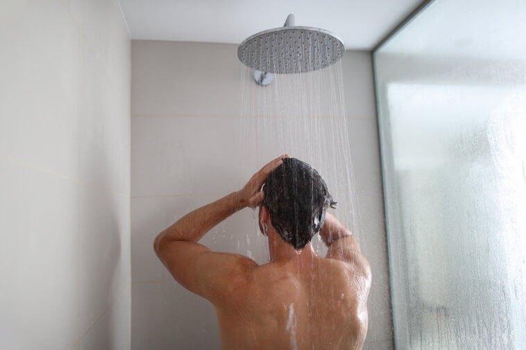 Tắm nước ấm giảm đau bụng