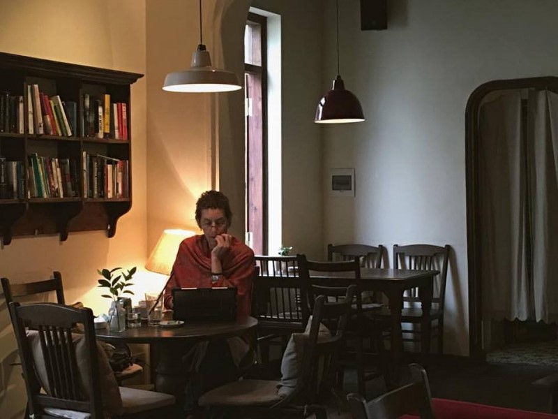 Xofa cafe mang đến một không gian thoải mái, tĩnh lặng, hiện đại cho những ai muốn "dạt nhà" đêm 30